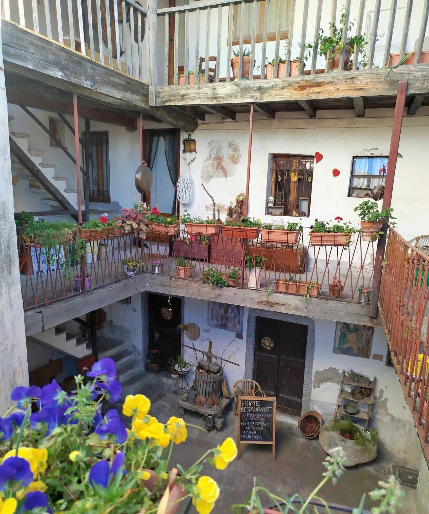 La Corte Del Poeta Arcumeggia Exterior photo